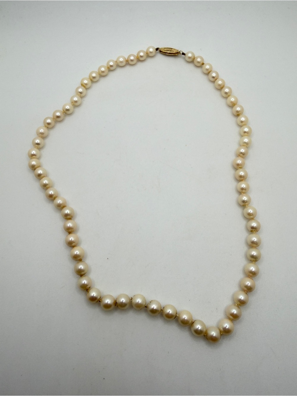 18" VTG 6.5mm freshwater pearl and hand knotted necklace‎ w/ 14kt YG clasp!